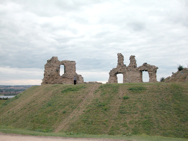 File:Remains of Castle, Sandal Magna - geograph.org.uk - 35344.jpg