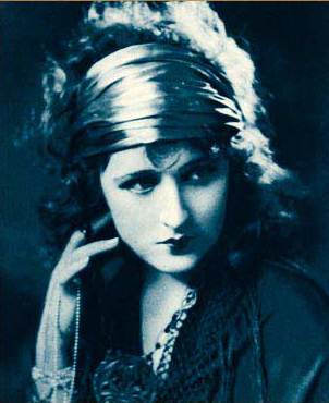File:Ruth Clifford from Stars of the Photoplay.jpg