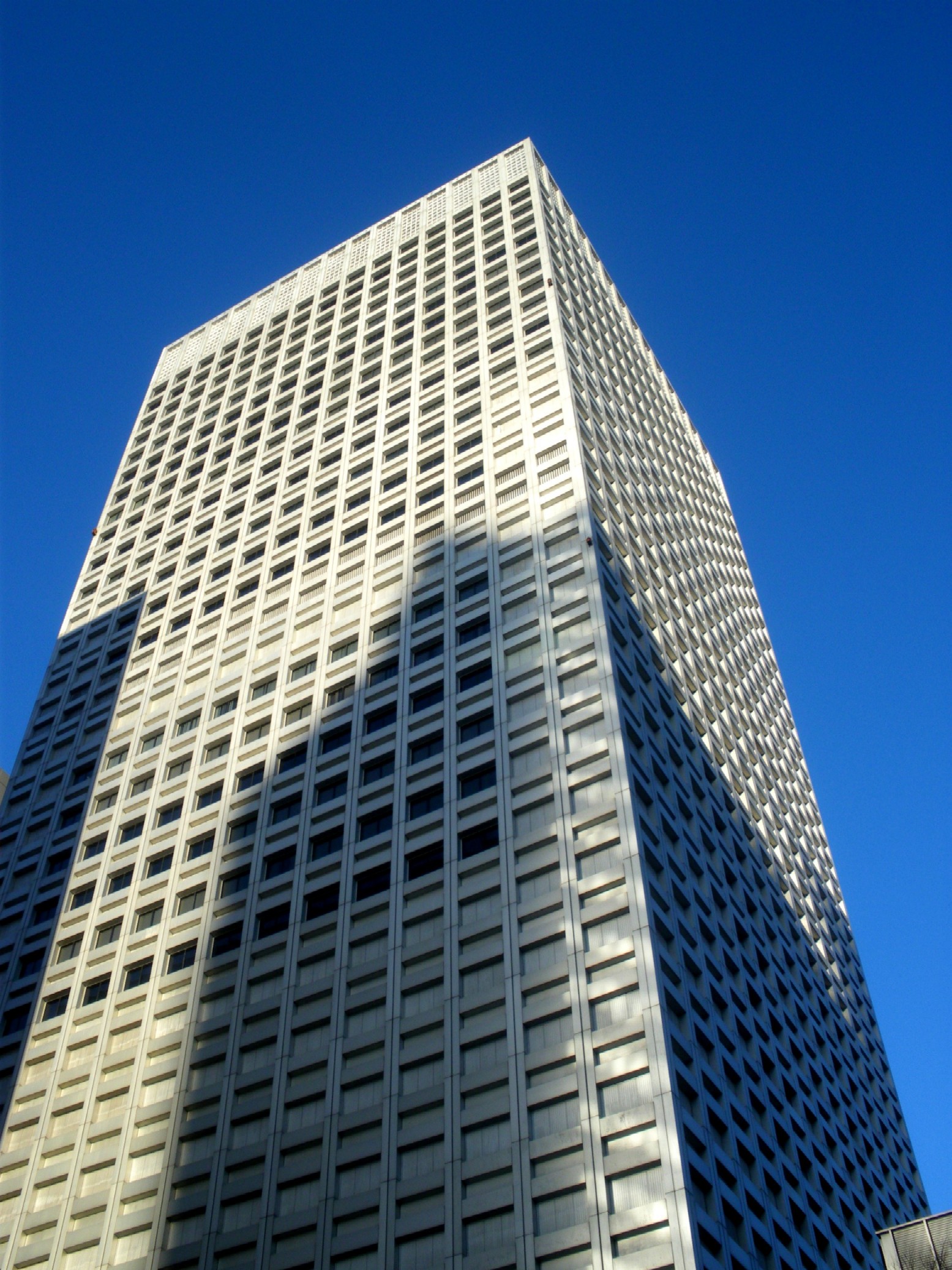 File Shinjuku Kddi Building Jpg Wikipedia