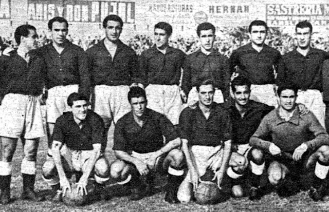 File:Spanish national football team before the match against Catalonia national football team in Barcelona, 19.10.1947.jpg