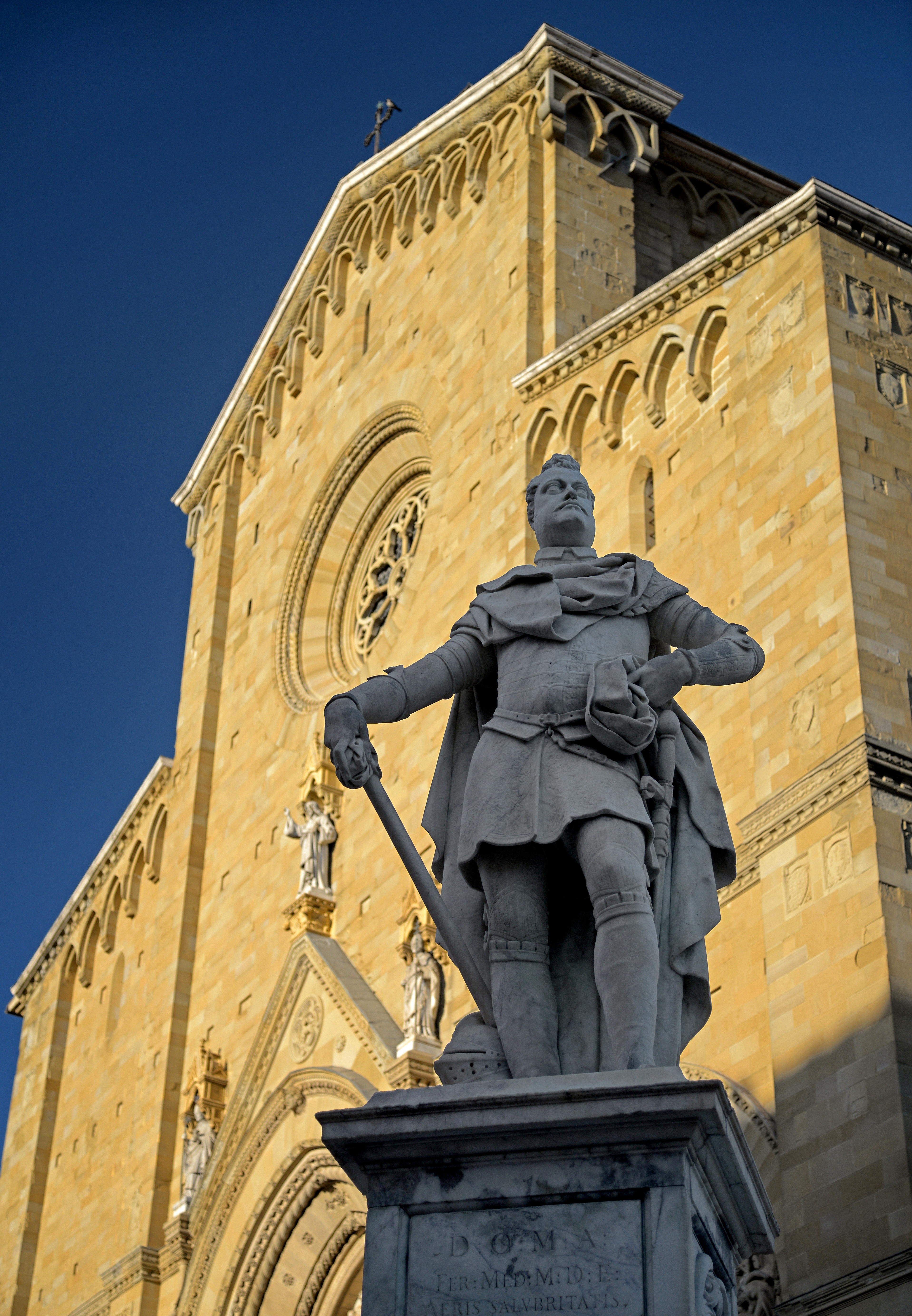 Statue of Ferdinando I de Medici in Arezzo Italy.JPG