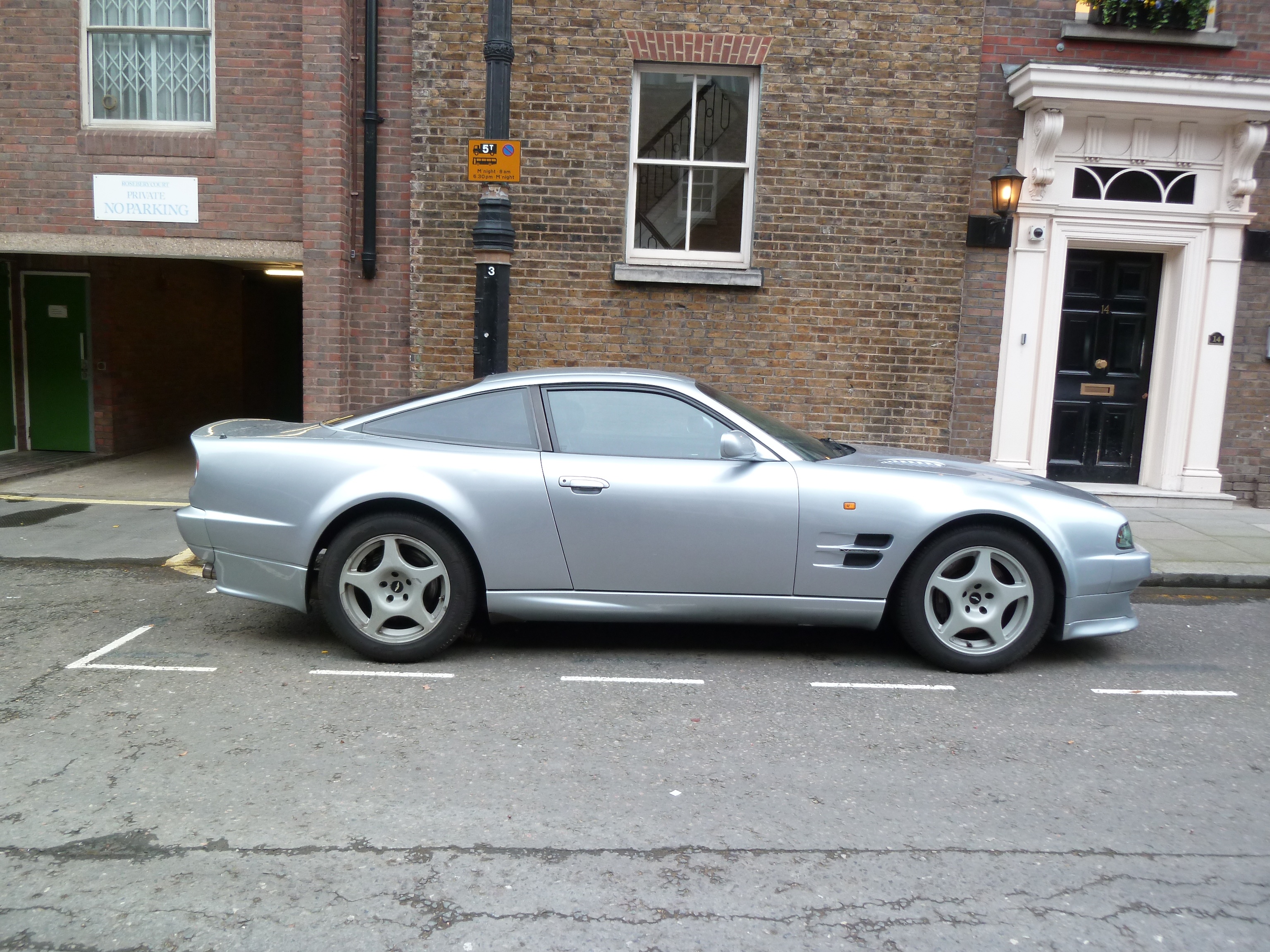 Aston Martin v8 Vantage 1999