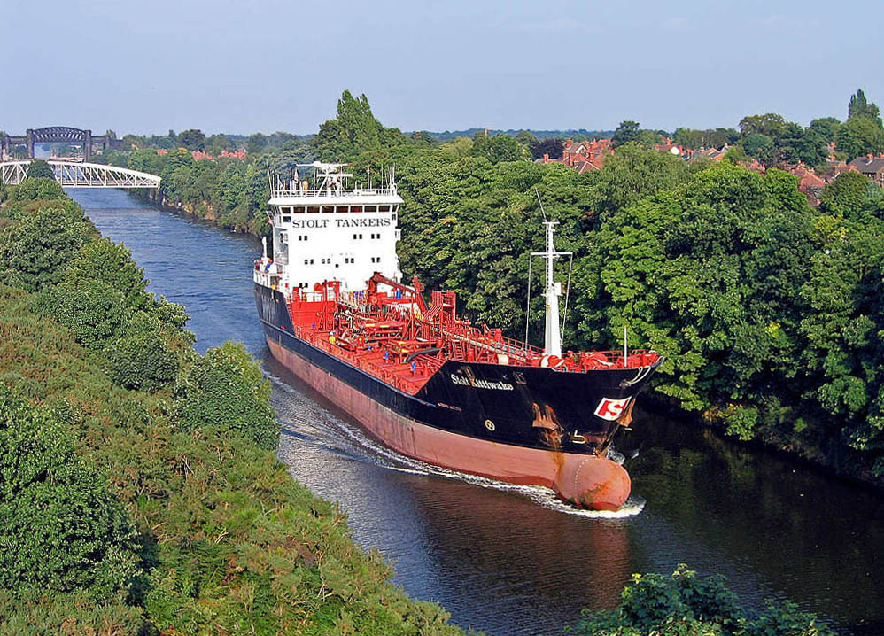 Stolt Kittiwake on the way outward from Carrington, UK in 2005