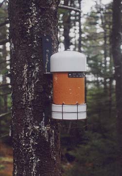 File:3500 Club Summit canister.jpg