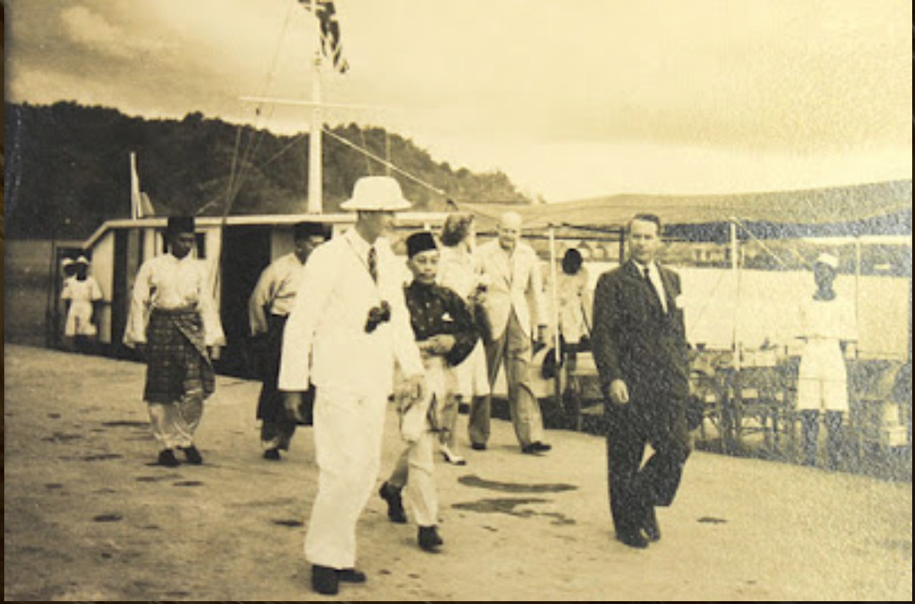 File:Arrival of the British High Commission to Asia ...