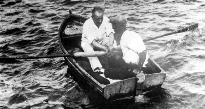 File:Atatürk in a rowboat, 1934.jpg