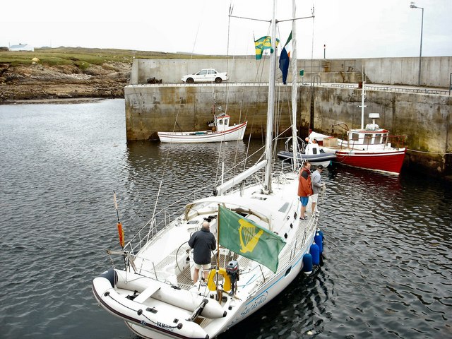 File:Boats at West Pier Toraig - geograph.org.uk - 539040.jpg