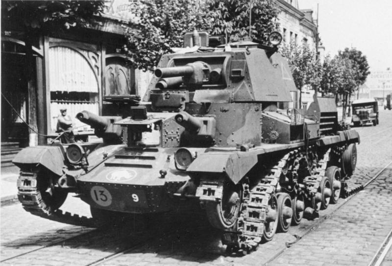 File:Bundesarchiv Bild 146-1971-042-10, Calais, beschädigter englischer Panzer.jpg