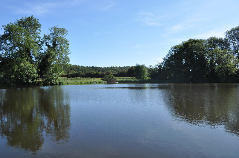 Castle Mere - geograph.org.uk - 2565946