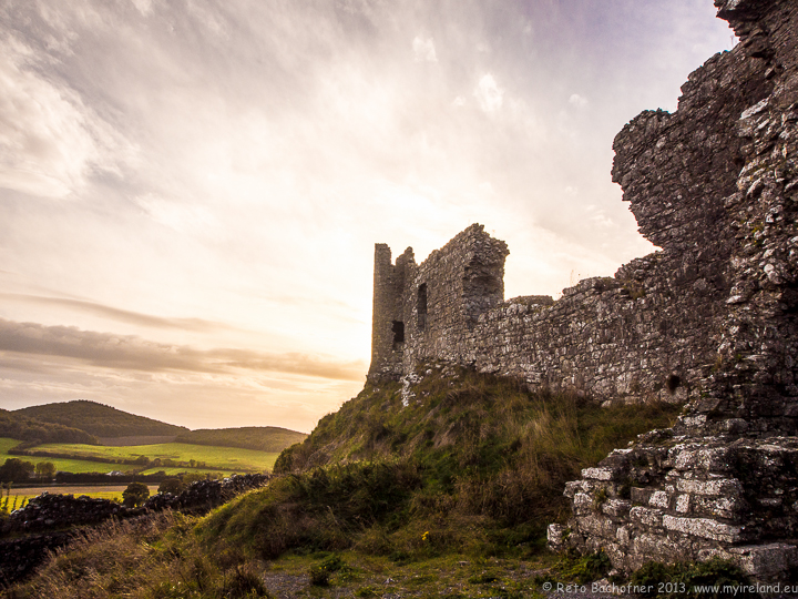 File:Castle of Dunamase im Abendlicht 02.jpg