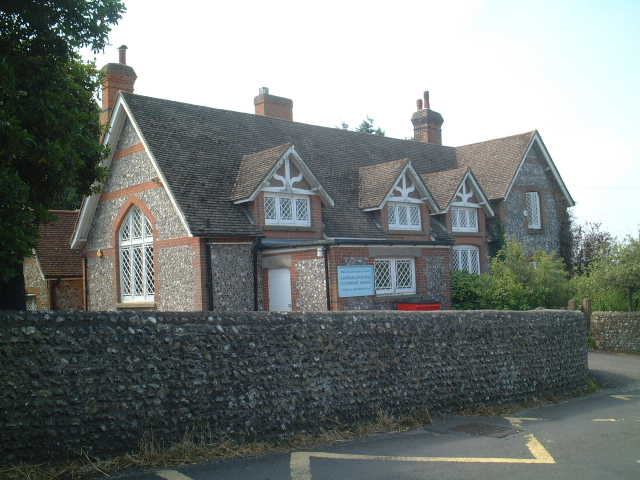 File:Clapham and Patching CE Primary School.JPG