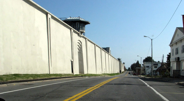2 prisoners escape from NY maximum security prison