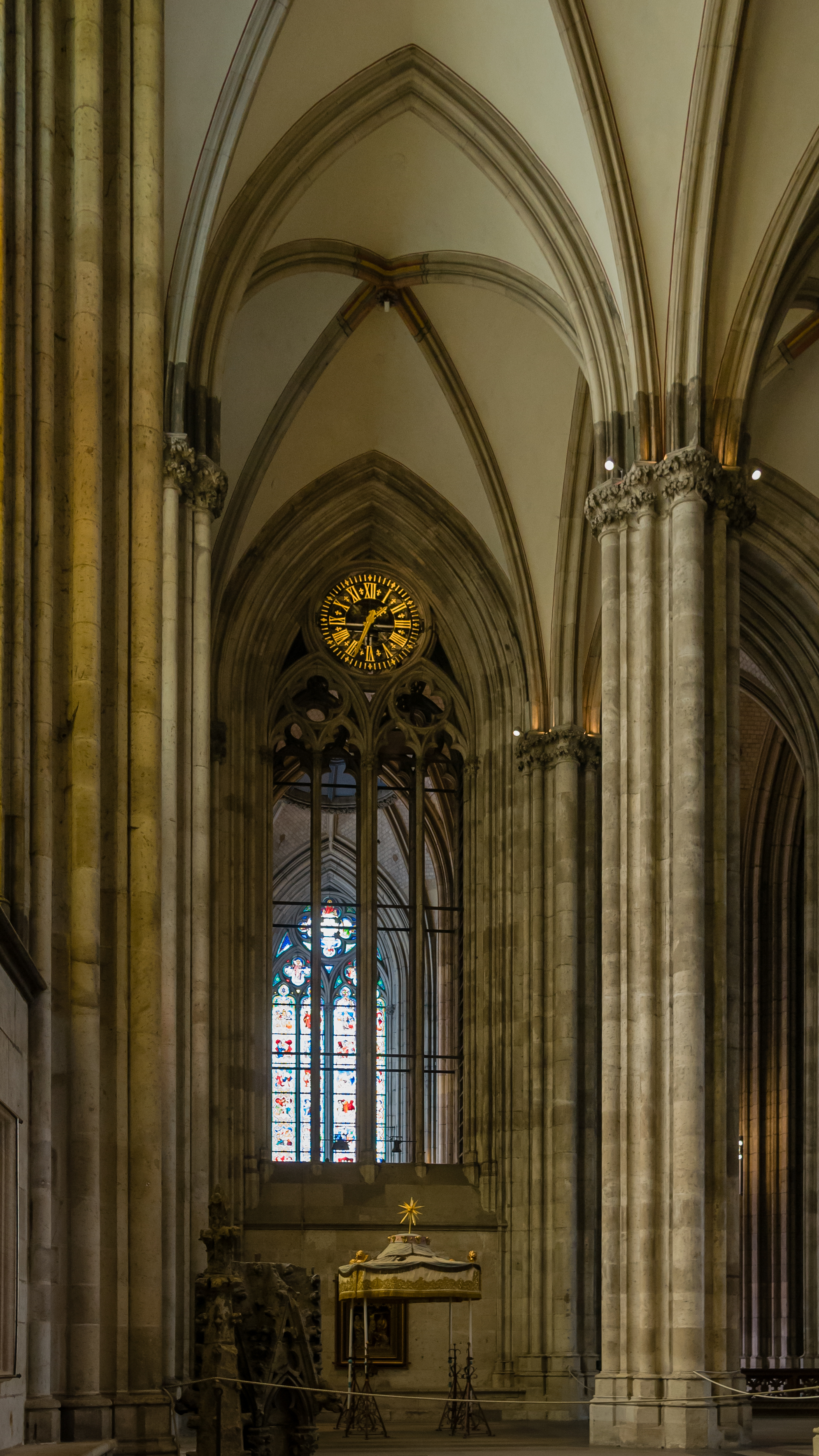 Datei Cologne Germany Interior View Of Cologne Cathedral 01