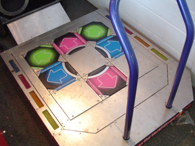 File:Dance Dance Revolution Solo 2000 arcade machine stage.jpg