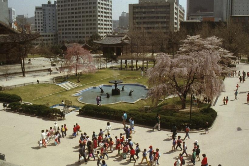 File:Deoksugung in 1988-2.jpg