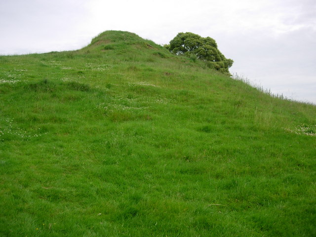 File:Dowth Megalithic Tomb - geograph.org.uk - 491366.jpg