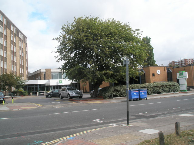 File:Entrance to the Holiday Inn in Pembroke Road - geograph.org.uk - 1994913.jpg