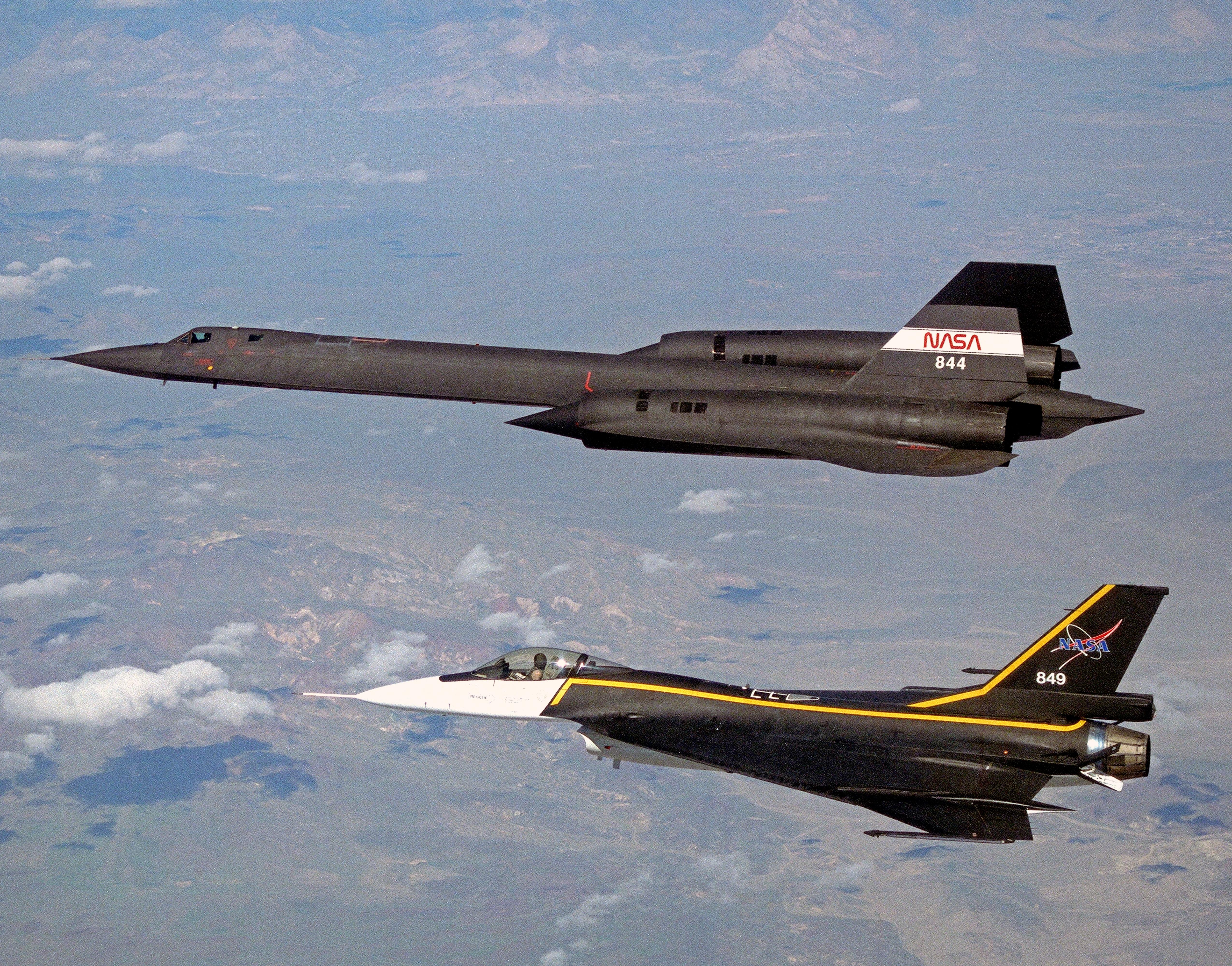 Большие истребители. Lockheed SR-71. SR 71 самолет. Lockheed SR-71 Blackbird. SR-71 черный Дрозд.