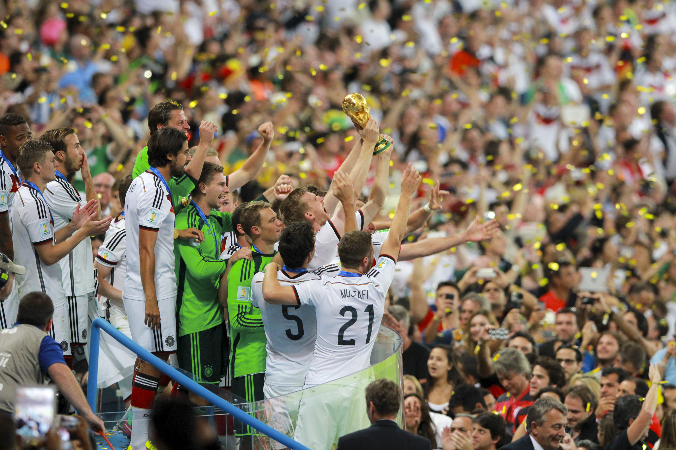 World Cup] Germany defeats Argentina 1-0 to win World Cup title