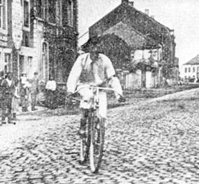 Léon Houa Road bicycle racer