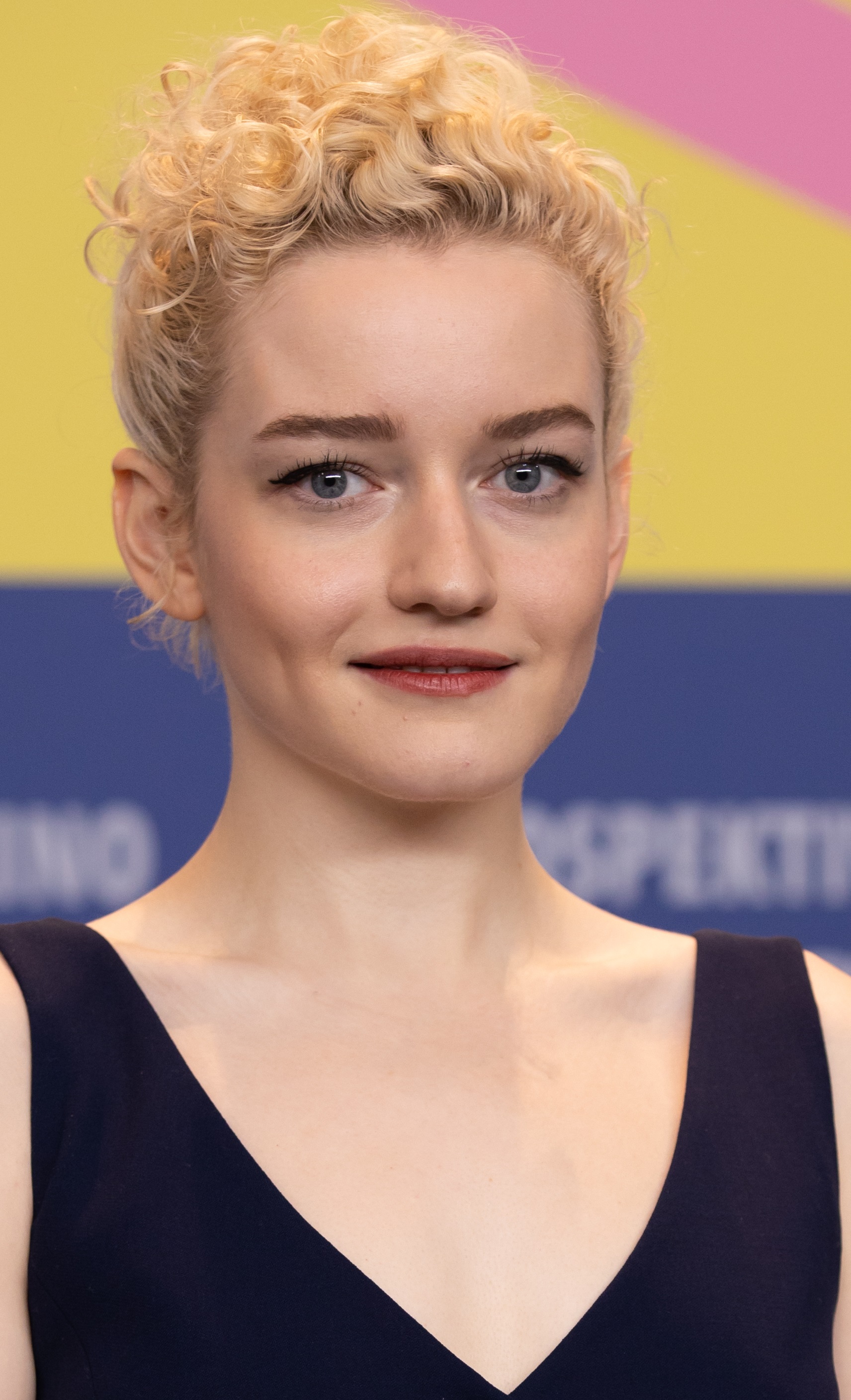 Julia Garner - Wikipedia