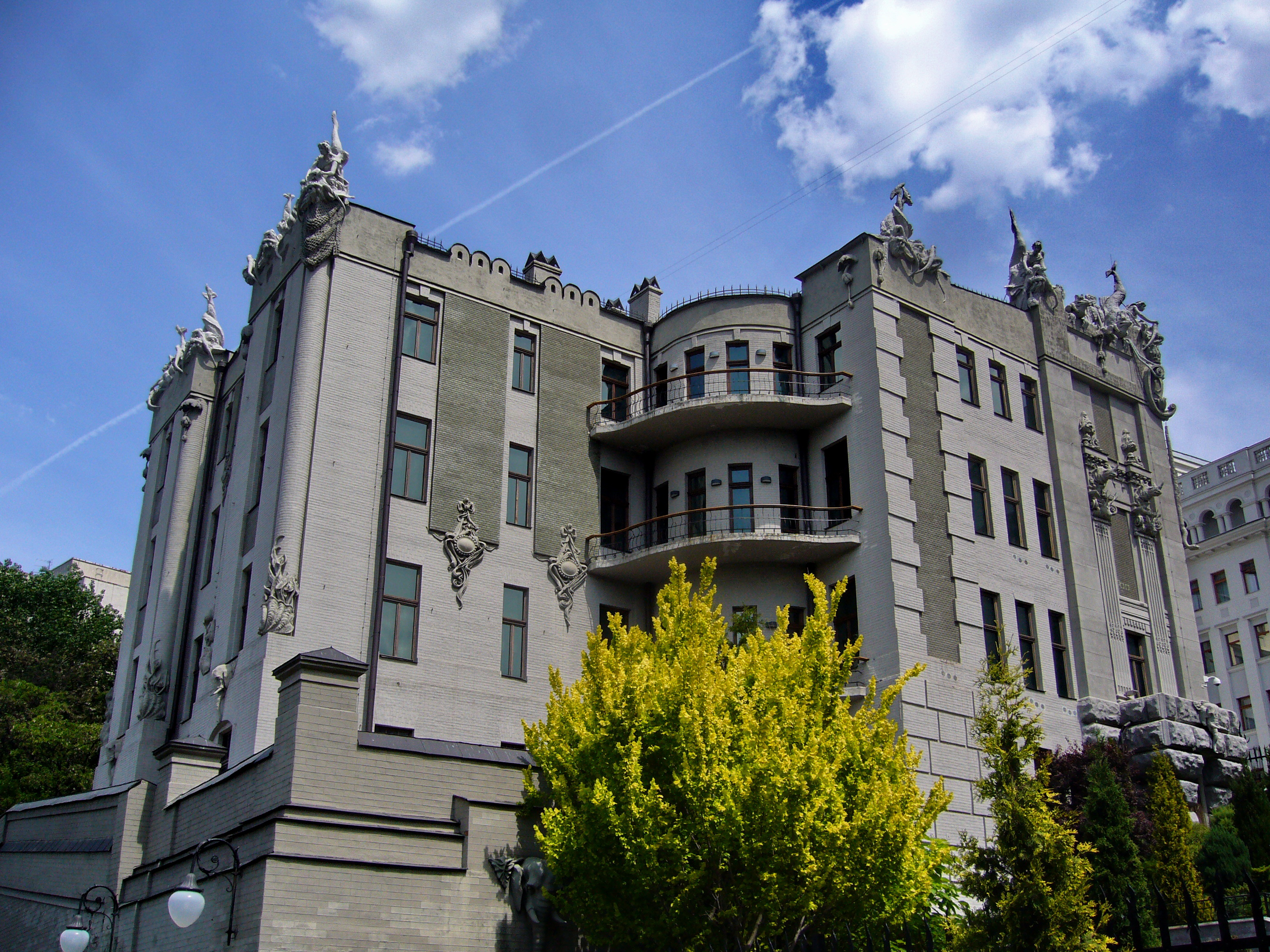 File:Kiev Дом с химерами House with chimeras - panoramio.jpg - Wikimedia  Commons