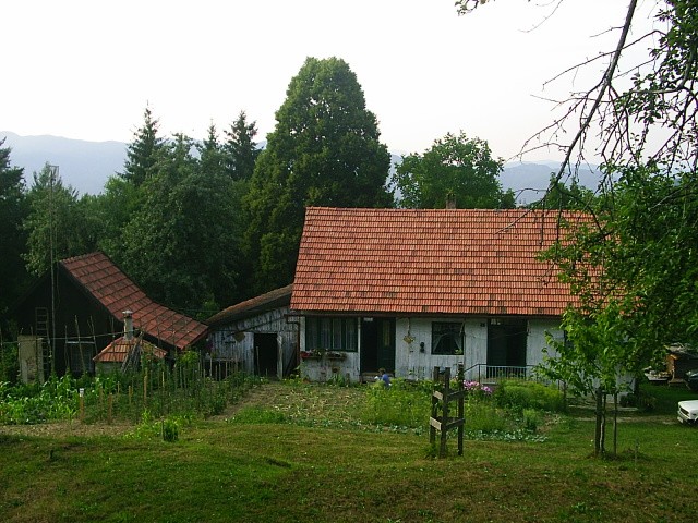 File:Lidova architektura Gorskeho kotaru2 - osada Radocaj.jpg