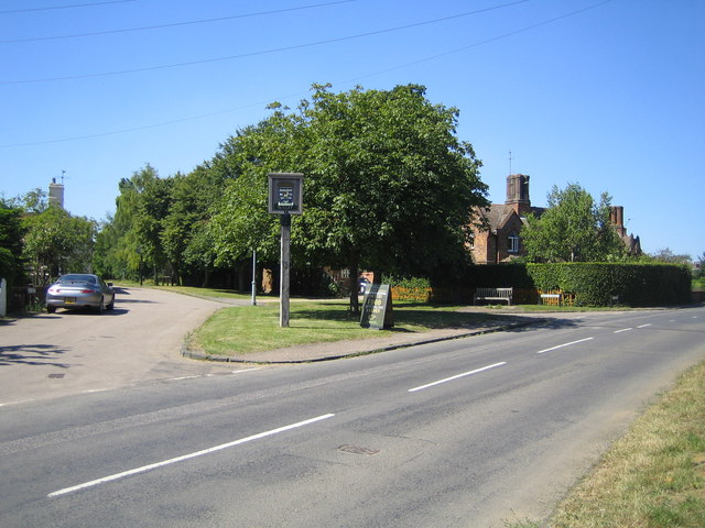 File:Lilley, East Street and West Street - geograph.org.uk - 202366.jpg