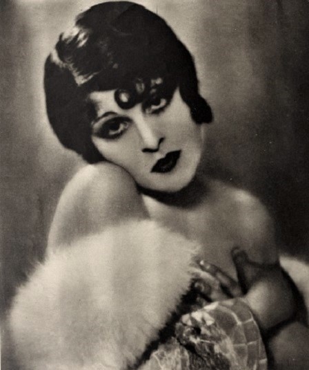 File:Lina Basquette CM129.jpg