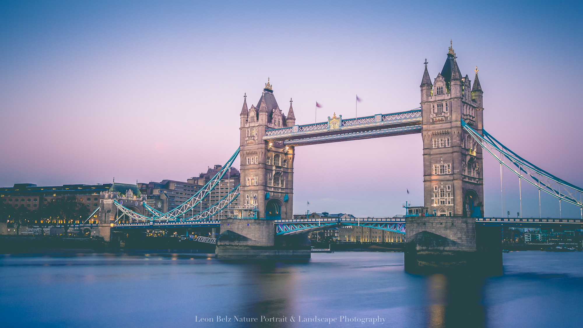 Сторона лондона. Paddington with the Tower Bridge. Paddington with the Tower Bridge in the London book.