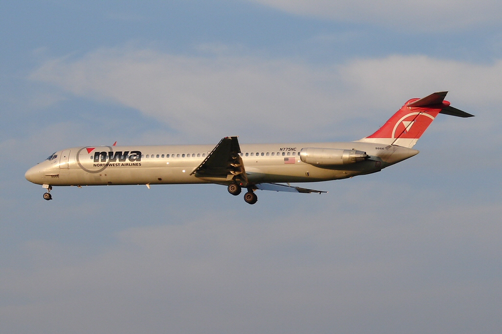 N775NC arriving at La Crosse Airport.jpg