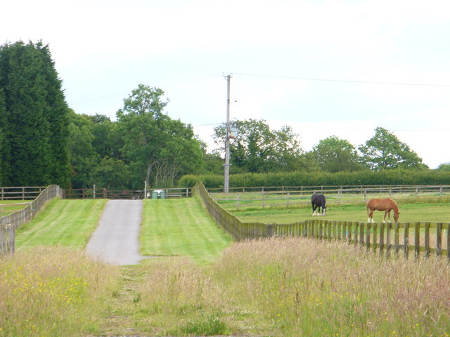 File:Near Huntingrove Farm - geograph.org.uk - 1362848.jpg