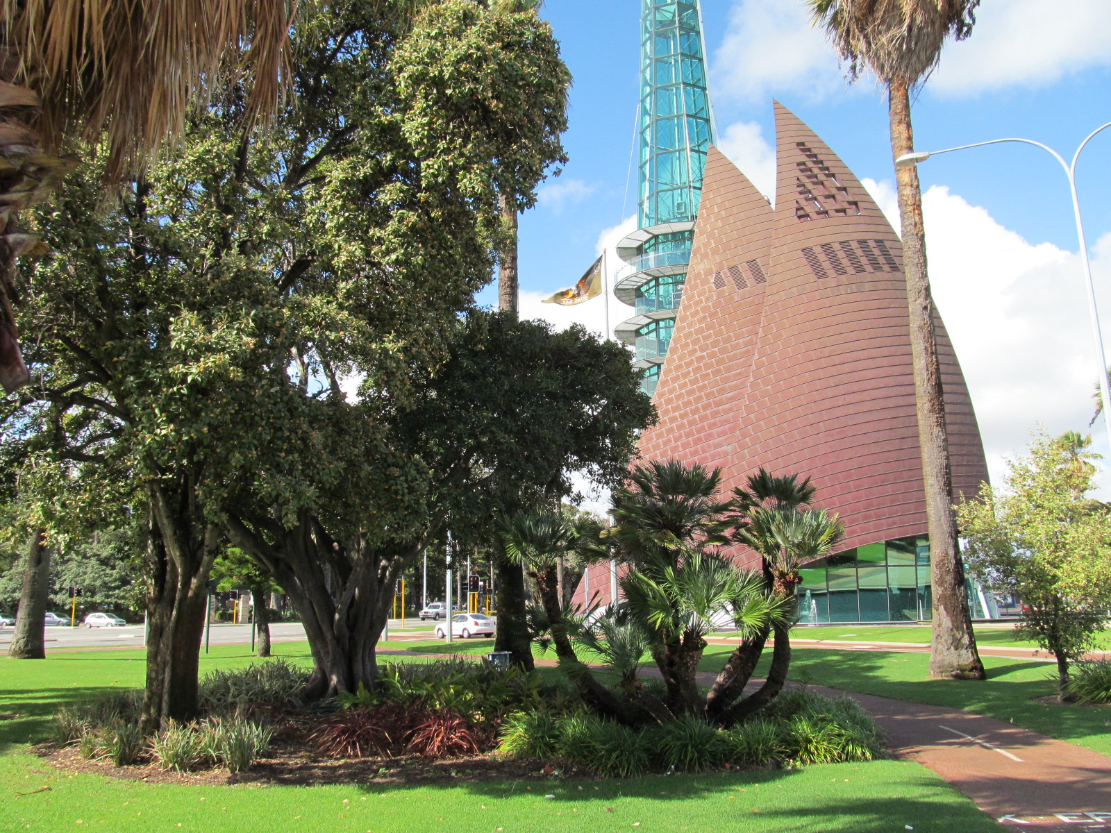 Datei Oic Esplanade Bell Tower Gardens Jpg Wikipedia