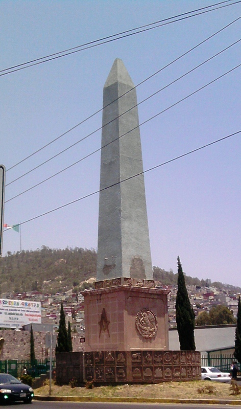 Obelisco_a_los_Municipios_de_Hidalgo_en_Pachuca.jpg