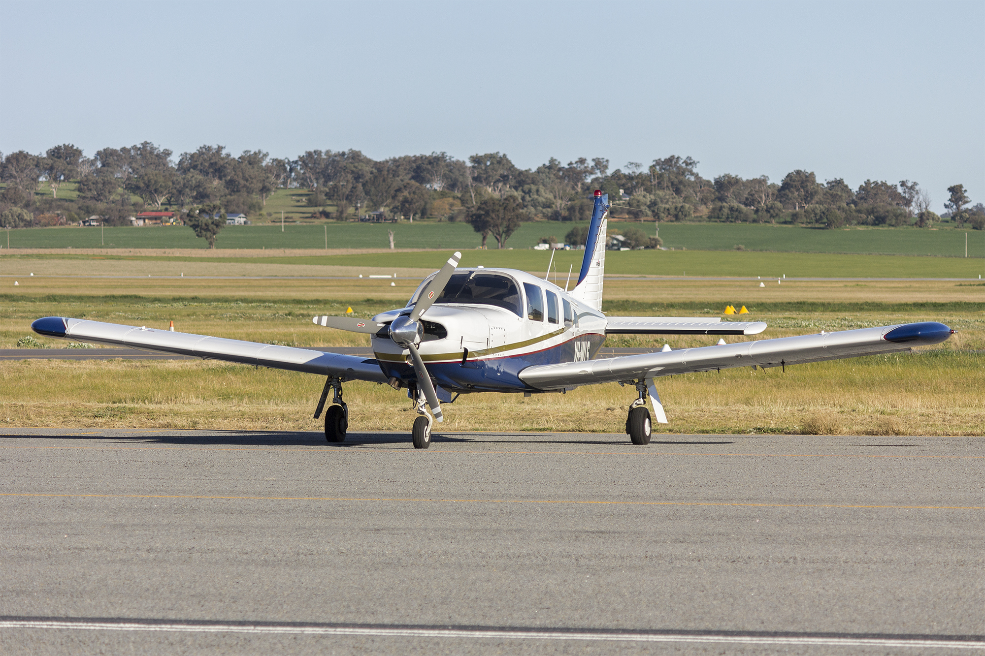 File:Piper PA-32R-300 Cherokee Lance SE-GRZ.jpg - Wikimedia Commons