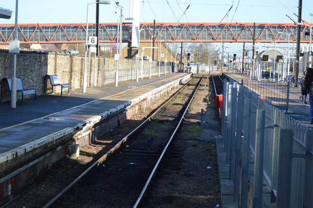 File:Platform 6, Cambridge Station - geograph.org.uk - 4397316.jpg