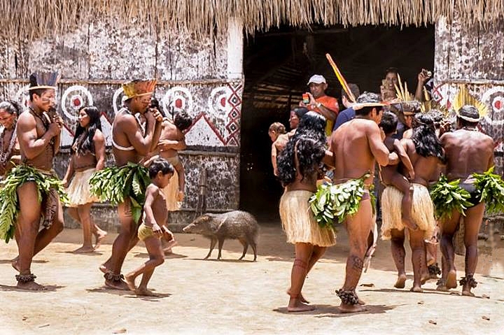 File:Ritual na Tribo dos Tatuyos Manaus Amazonas Brasil.jpg