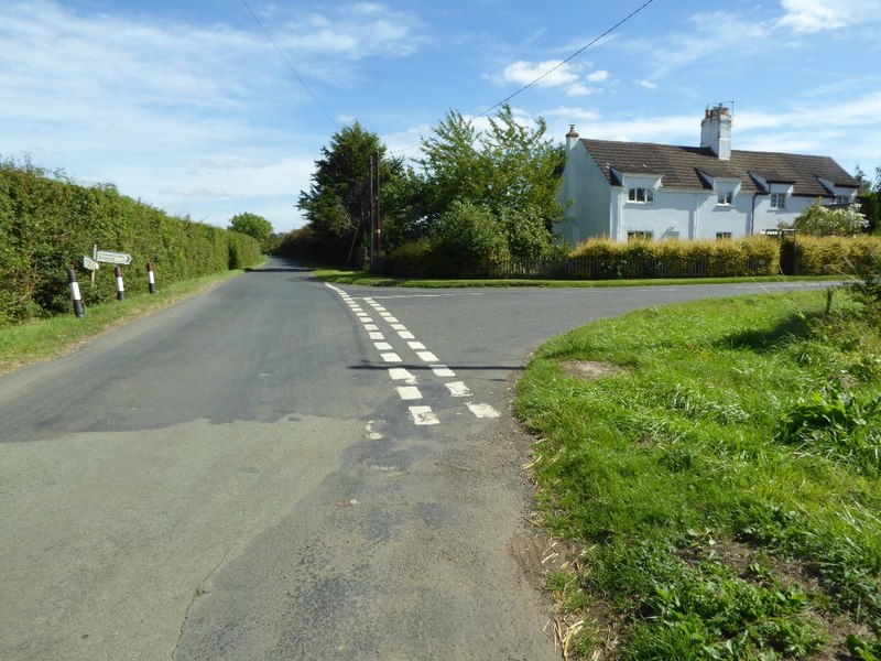 File:Road junction on Murcot Road - geograph.org.uk - 5104464.jpg