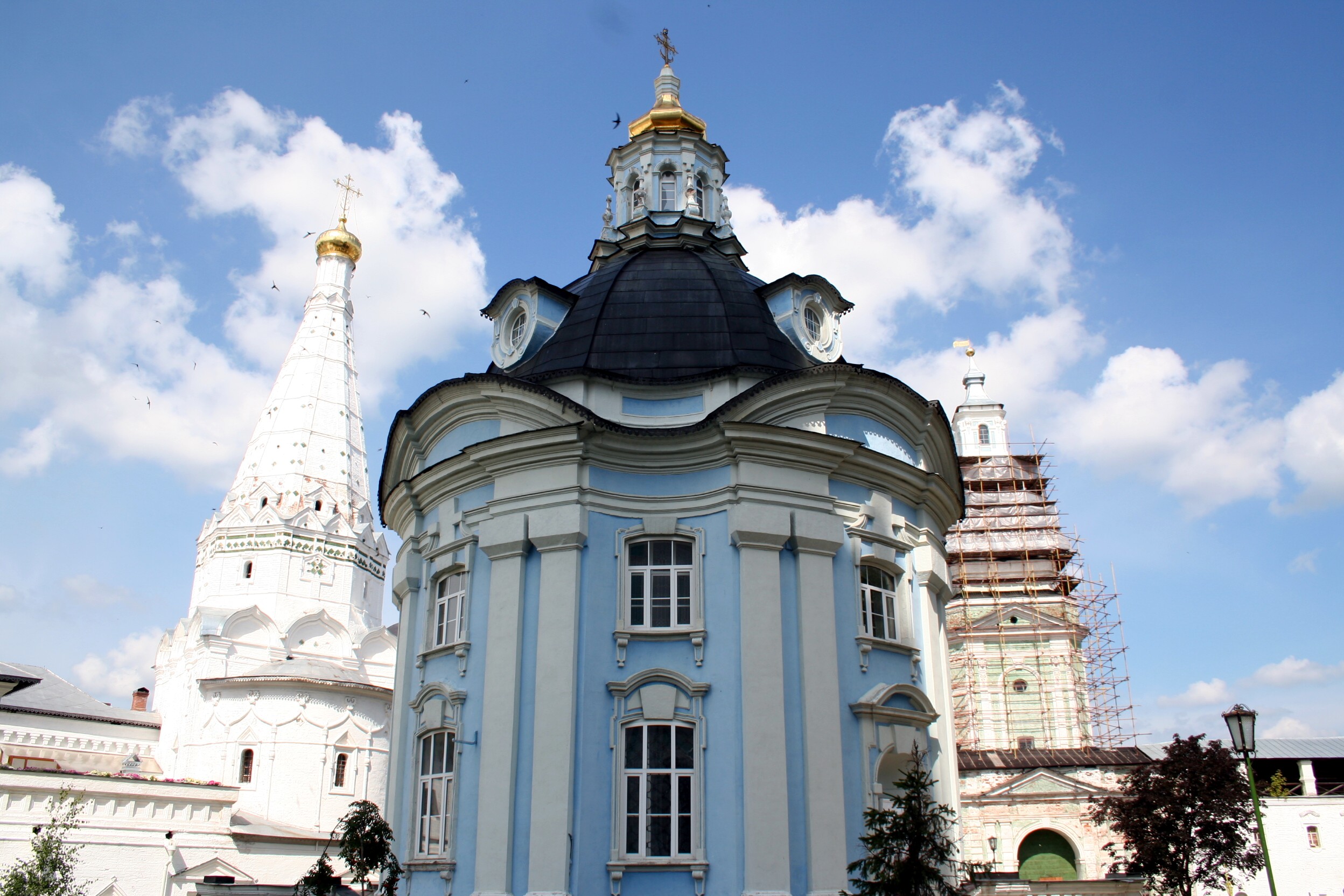 Храм смоленской иконы божьей матери. Смоленская Церковь Троице-Сергиевой Лавры. Смоленский храм Сергиев Посад. Троице-Сергиева Лавра Церковь Смоленской иконы. Троице - Сергиева Лавра храм Смоленской иконы.