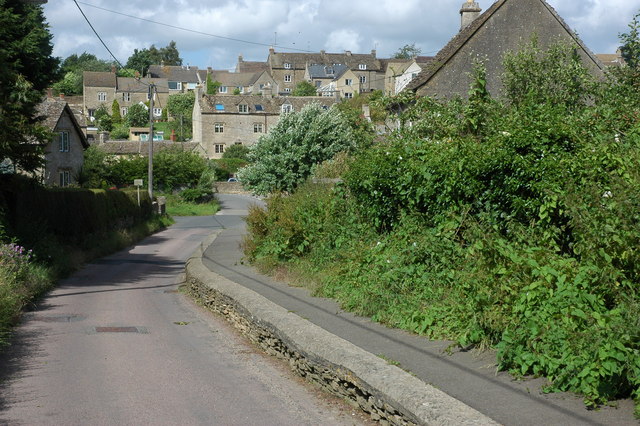 File:The Monarch's Way approaching Tetbury - geograph.org.uk - 860127.jpg