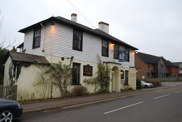 File:The Ostrich, Robertsbridge - geograph.org.uk - 1108393.jpg