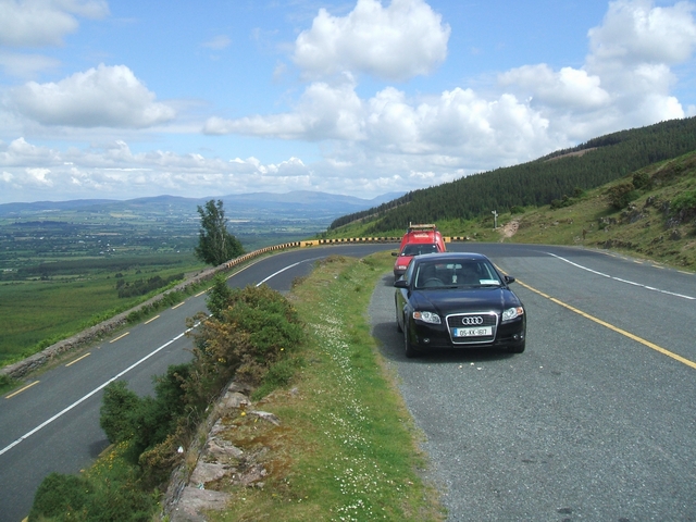 File:The V of 'The Vee' - geograph.org.uk - 1395057.jpg