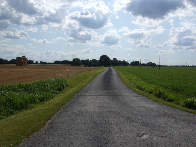 File:Track to Harswell Church - geograph.org.uk - 1414834.jpg