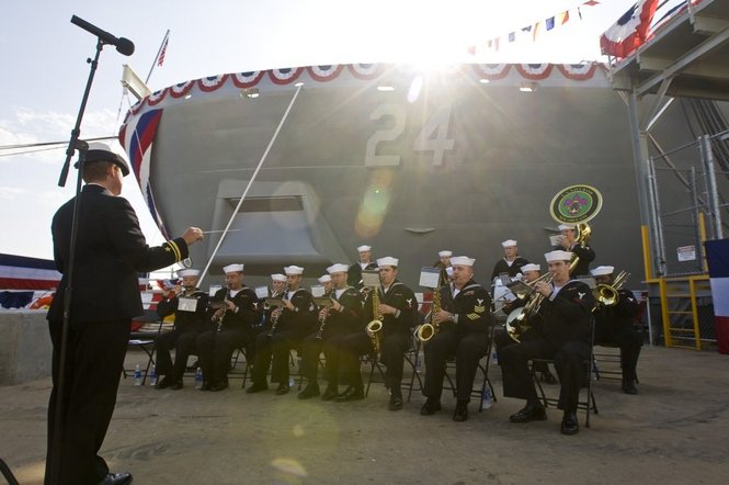 File:USS Arlington (LPD-24) (5658127458).jpg