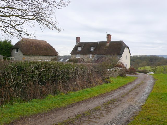 File:Upper Holt Farm - geograph.org.uk - 2217354.jpg