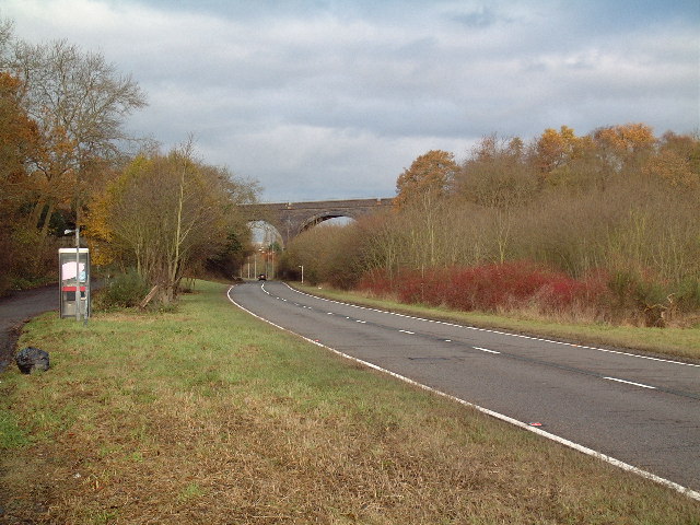 File:Viaduct over Misbourne Valley - geograph.org.uk - 87665.jpg