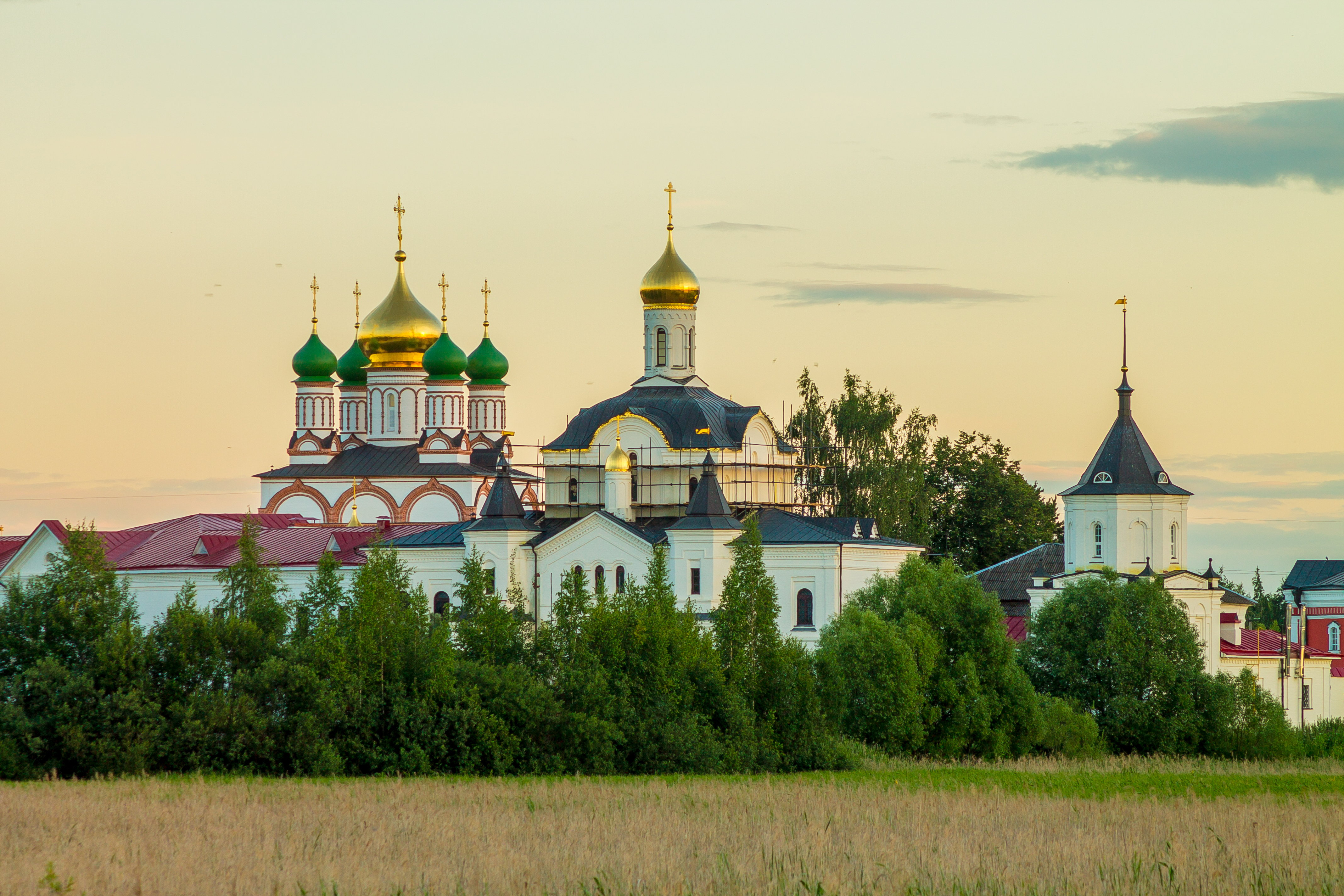 Монастырь 6. Троице-Сергиев Варницкий монастырь. Троице Сергиев Варницкий монастырь в Ростове Великом. Троице Глебовский монастырь. Ростов Варницкий монастырь 2000 года.