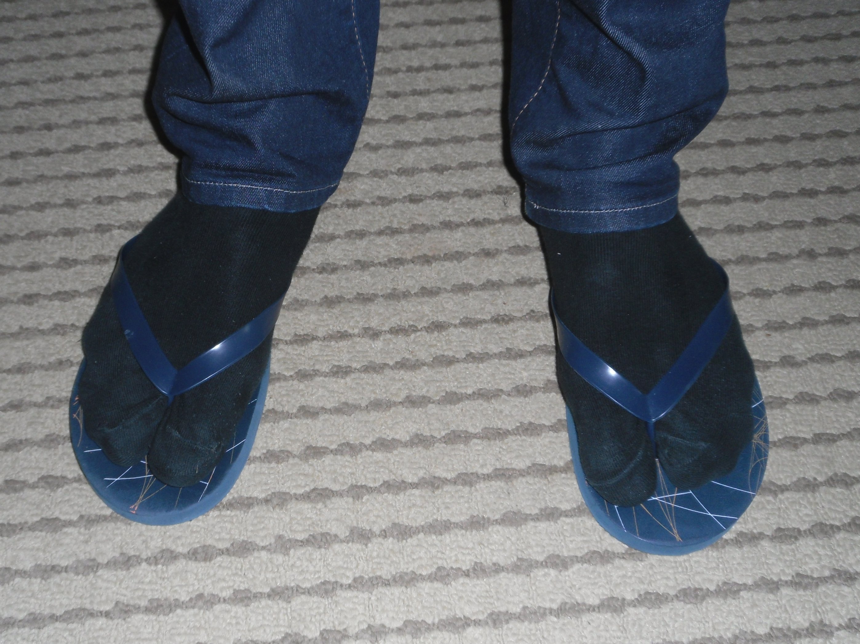 File:Person wearing black flip flops.jpg - Wikipedia