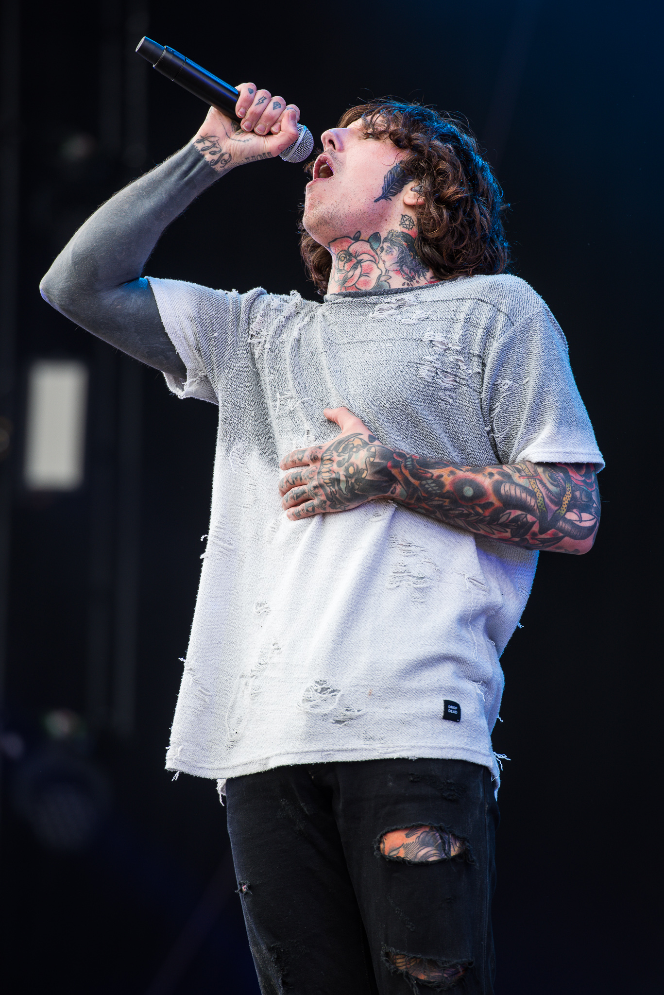 oliver sykes on stage