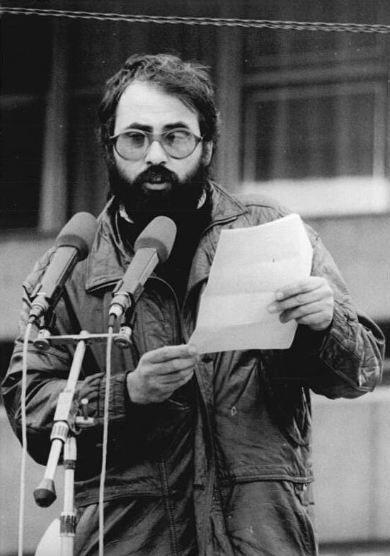 Bundesarchiv Bild 183-1989-1104-061, Berlin, Demonstration, Joachim Tschirner spricht.jpg